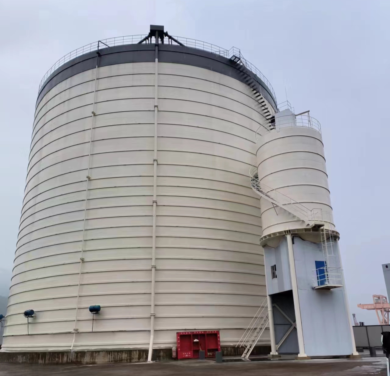 滨江10万吨水泥钢板库